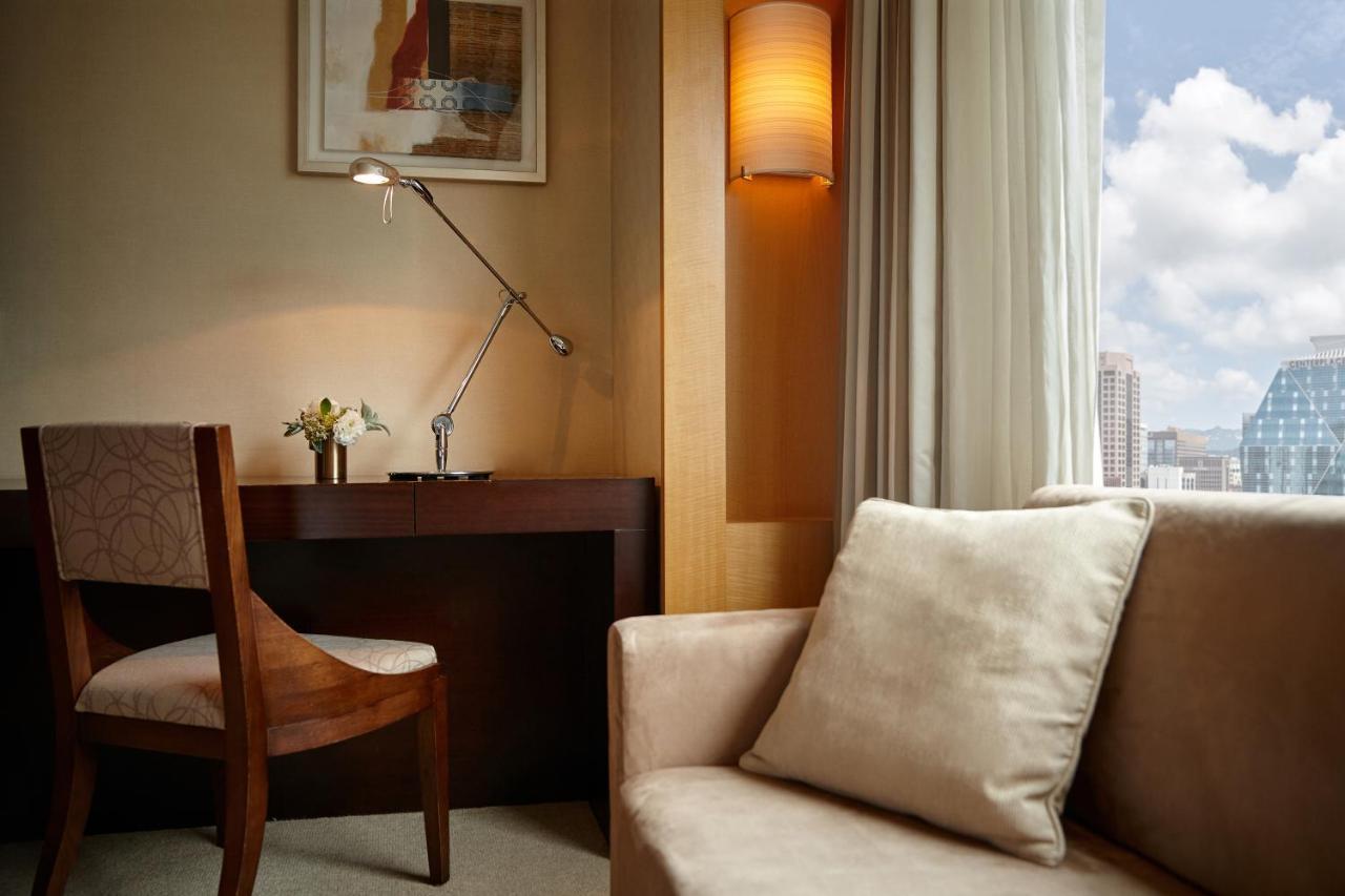 Lotte Hotel Séoul Extérieur photo A room at the hotel
